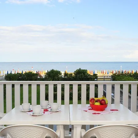 Equipped Flat With Garden And Pool * Lignano Sabbiadoro