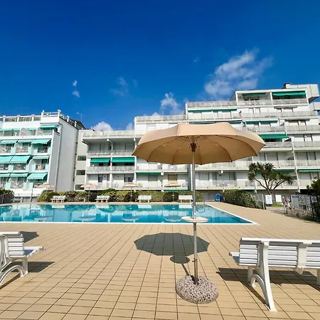 Equipped Flat With Garden And Pool Apartment