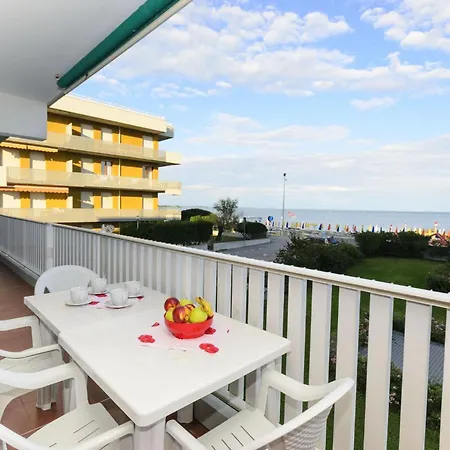 Equipped Flat With Garden And Pool