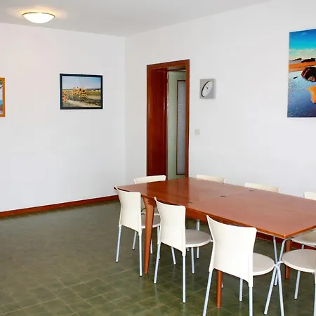 Equipped Flat With Garden And Pool