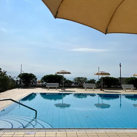 Equipped Flat With Garden And Pool Apartment Lignano Sabbiadoro